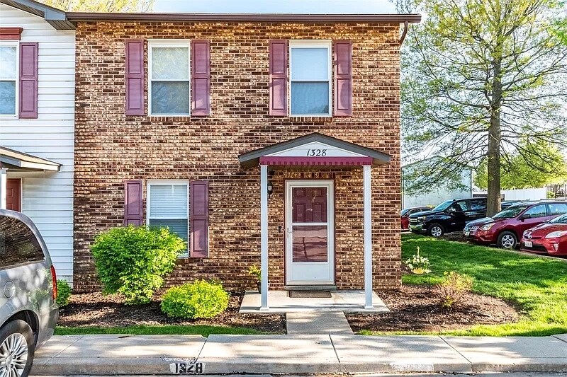 1328 Sunny Slope Dr in O'Fallon, MO - Building Photo