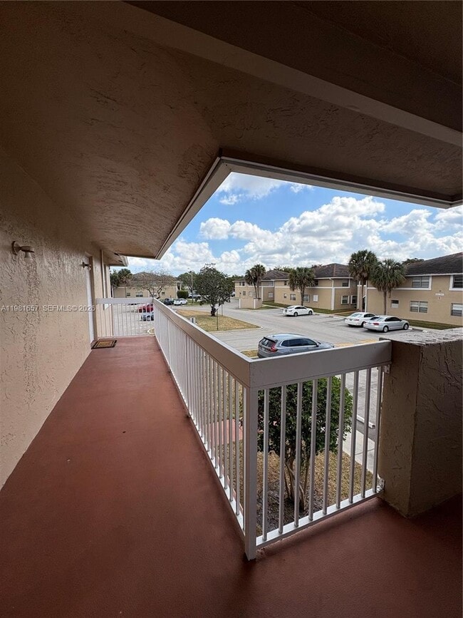 9955 Twin Lakes Dr in Coral Springs, FL - Building Photo - Building Photo