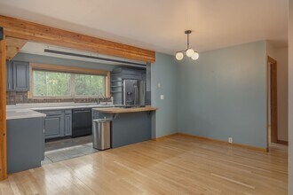 1499 Golden View Dr in Fairbanks, AK - Building Photo - Building Photo
