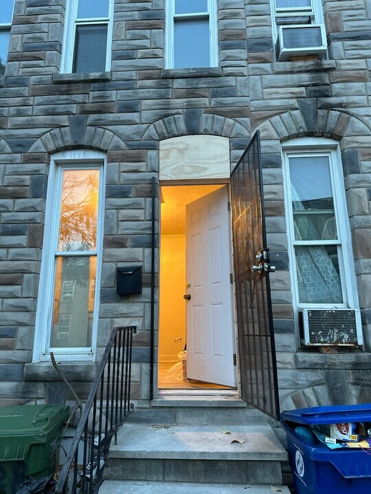 328 S Mount St in Baltimore, MD - Building Photo