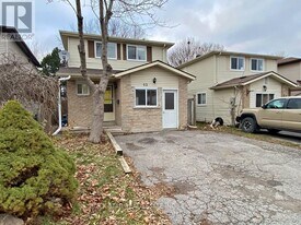 62 Corbett Dr in Barrie, ON - Building Photo