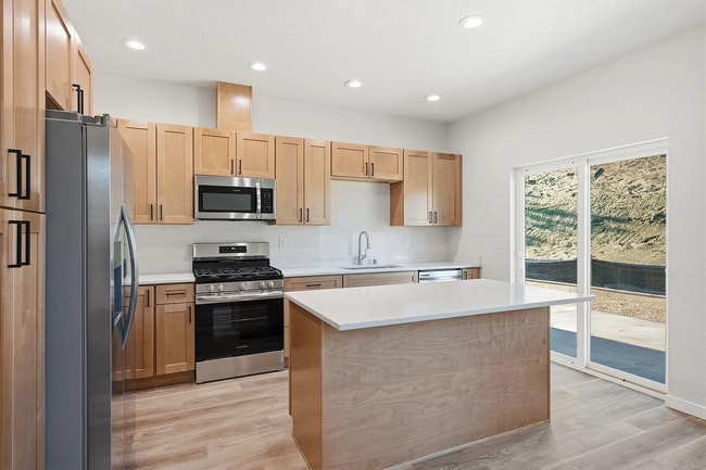 202 E Elcliff Rd in Spokane, WA - Building Photo - Building Photo