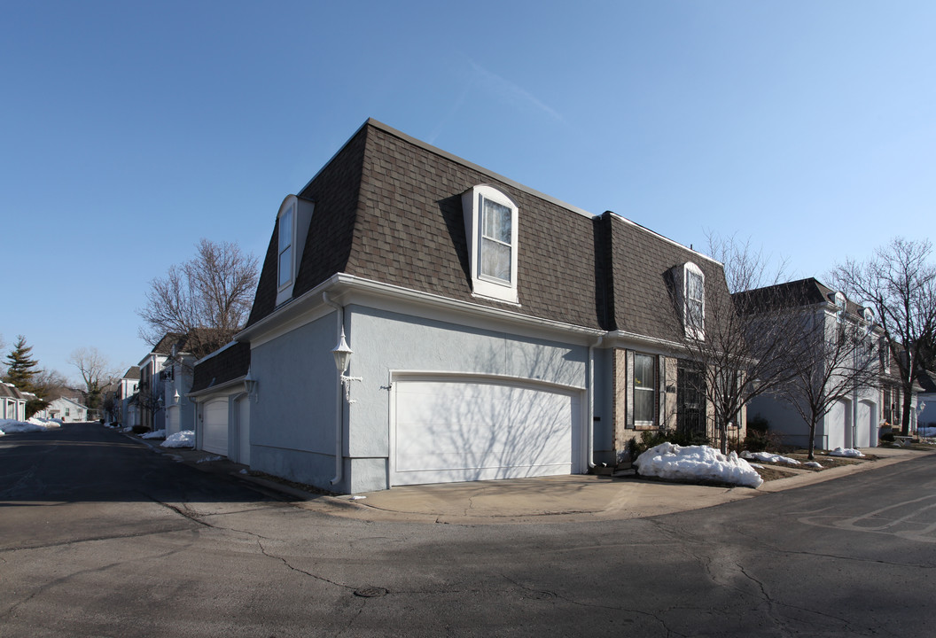 Bordeaux Condominiums in Overland Park, KS - Building Photo