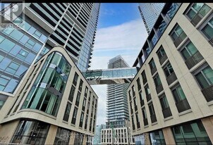 7890 Jane St in Vaughan, ON - Building Photo