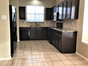 3328 Creek Meadow Ln in Garland, TX - Building Photo - Building Photo