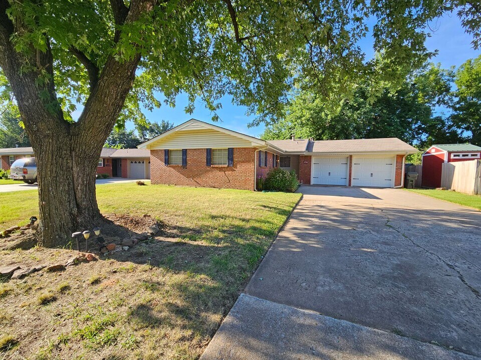 1734 Vine St in Norman, OK - Building Photo