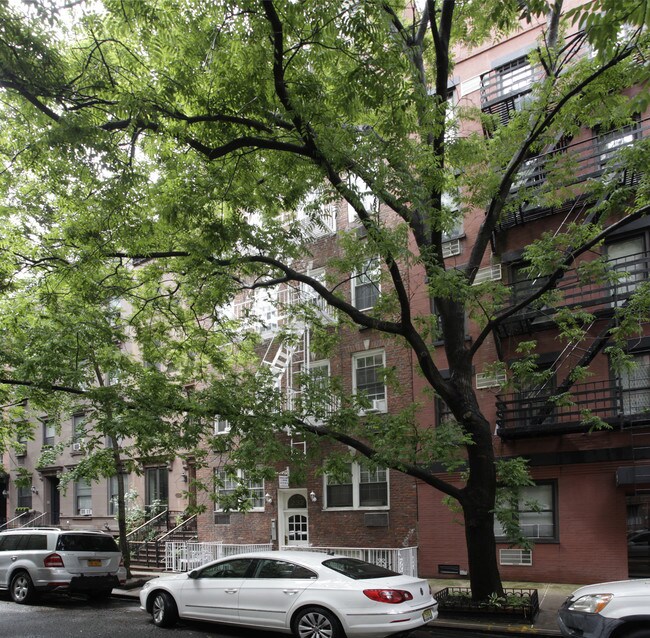 232 East 74th Street in New York, NY - Foto de edificio - Building Photo