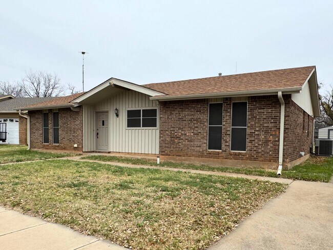4814 Big Bend Dr in Wichita Falls, TX - Building Photo - Building Photo