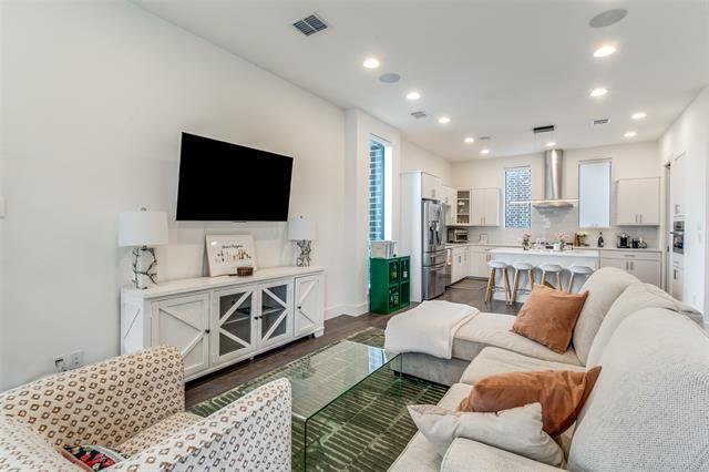 1961 Dowgate Ct in Dallas, TX - Building Photo