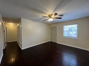 1303 Redondo Dr in Killeen, TX - Building Photo - Building Photo