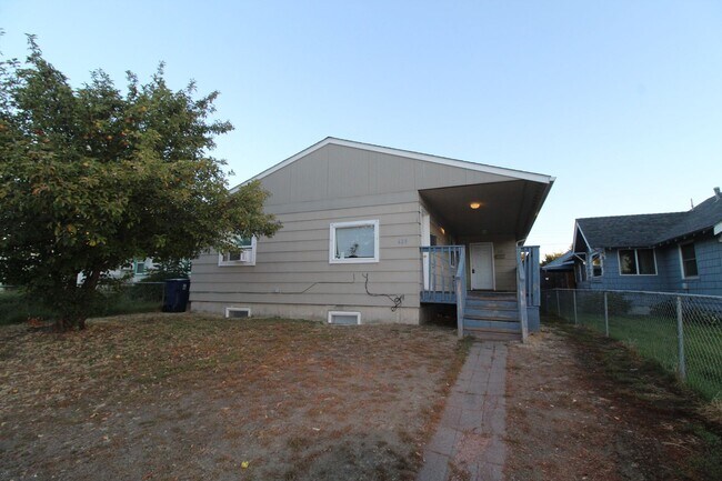 property at 623 E Sanson Ave