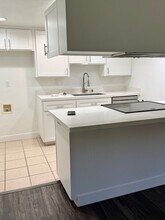 2431-2433 Larkspur Ln in Sacramento, CA - Building Photo - Building Photo