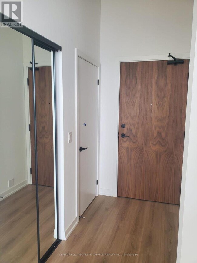 10 Lagerfeld Dr in Brampton, ON - Building Photo - Building Photo