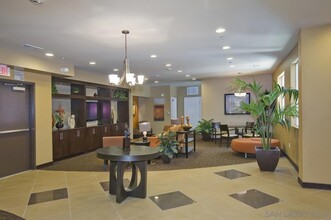 3650 5th Ave, Unit 211 in San Diego, CA - Foto de edificio - Building Photo