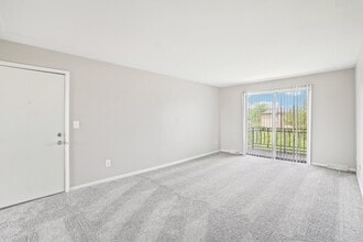 Rivercrest Apartments in Clinton Township, MI - Building Photo - Building Photo