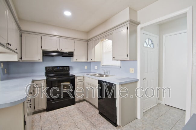 126 NE 11th St in Moore, OK - Building Photo - Building Photo