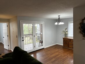 2133 Hawkins Ln in Eugene, OR - Building Photo - Building Photo