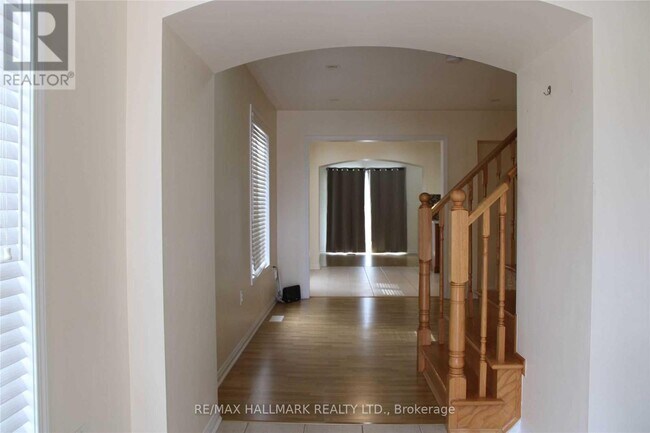 112 Hummingbird Dr in Toronto, ON - Building Photo - Building Photo
