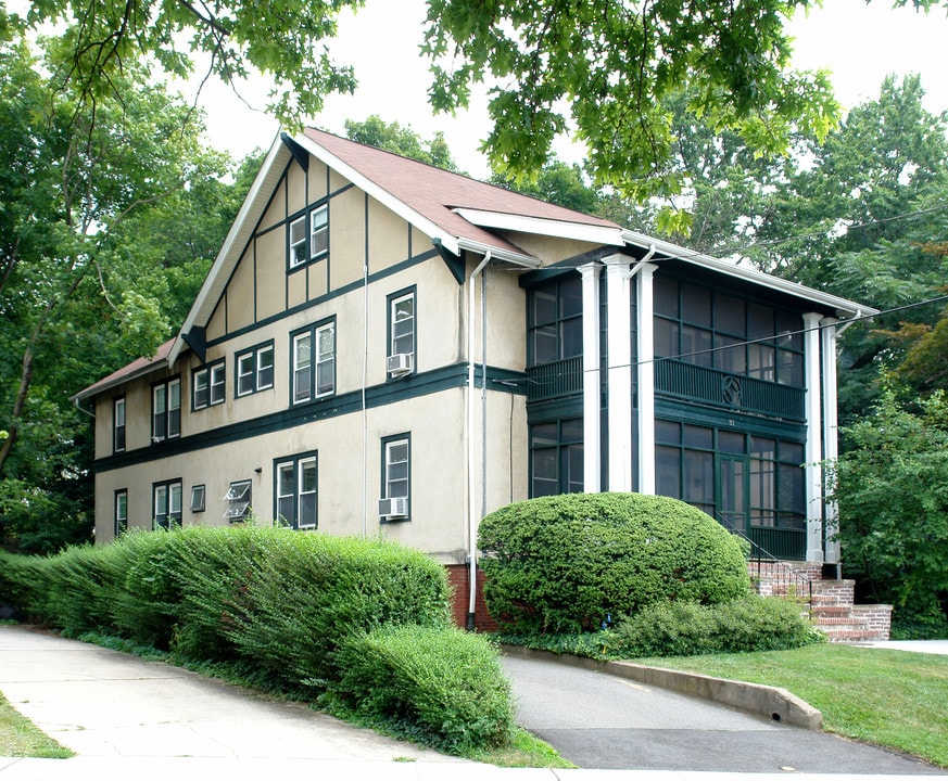 31 Lincoln Ave in Highland Park, NJ - Building Photo