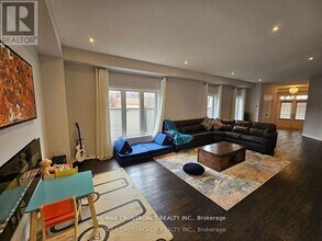 35 Cutts Cres in Hamilton, ON - Building Photo - Building Photo