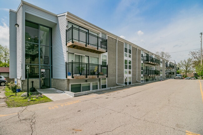 Renaissance Apartments in Jackson, MI - Foto de edificio - Building Photo