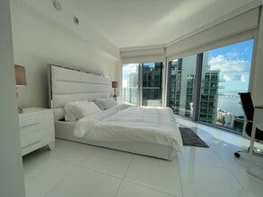 1300 Brickell Bay Dr, Unit 2503 in Miami, FL - Building Photo - Building Photo