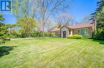 425 Maple Grove Dr in Oakville, ON - Building Photo - Building Photo