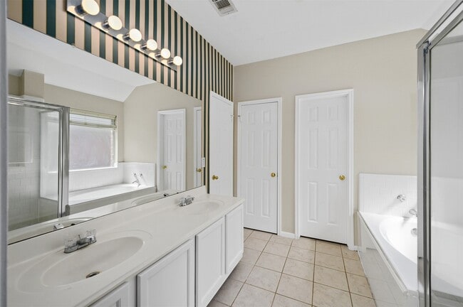 property at 1631 Stonehaven Village Cir