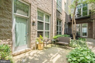 2380 Champlain St NW in Washington, DC - Building Photo - Building Photo