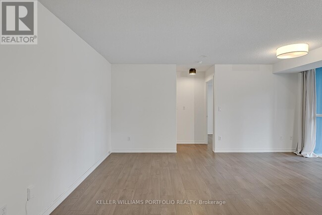 30 Hayden St in Toronto, ON - Building Photo - Building Photo