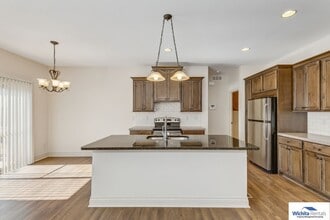 907 Threewood Ct in Andover, KS - Building Photo - Building Photo