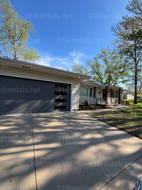 316 Random Rd in El Dorado, KS - Building Photo