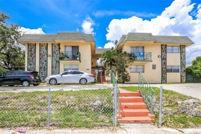 720 NW 27th Ct
