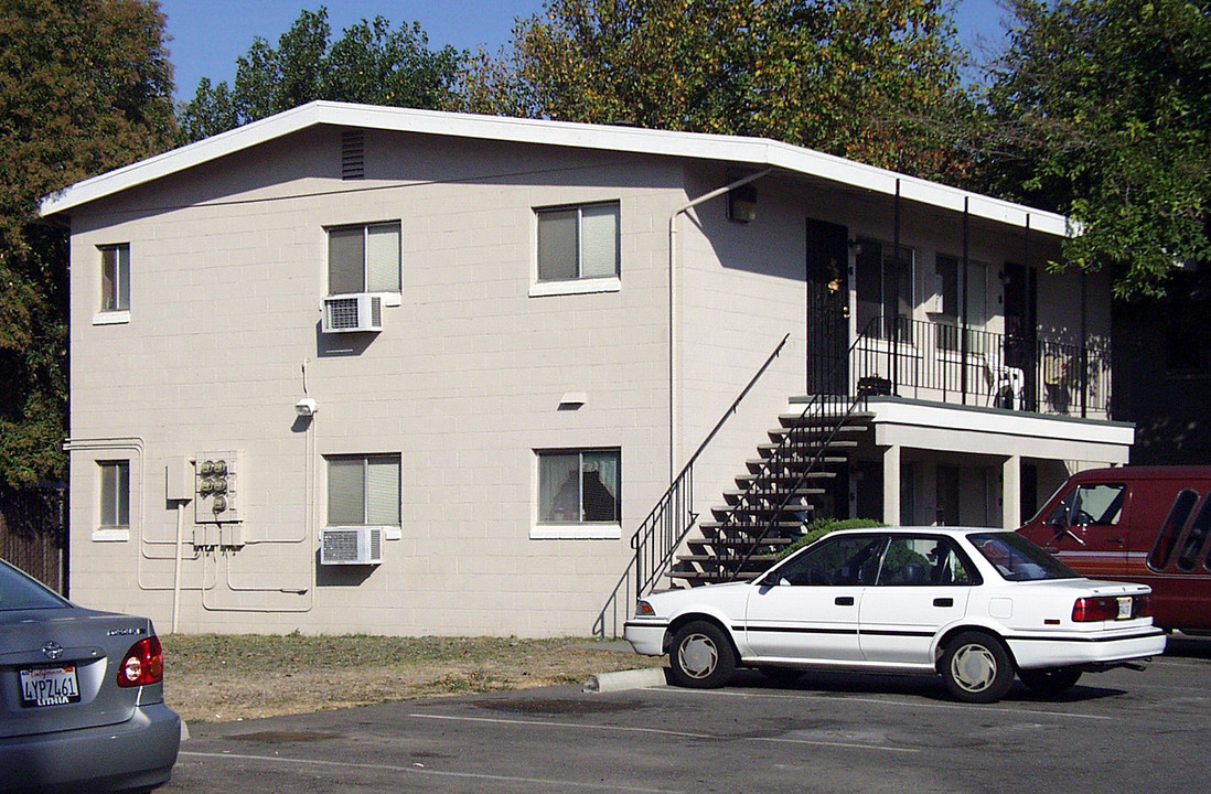 Brentwood Apartments in Fairfield, CA - Building Photo