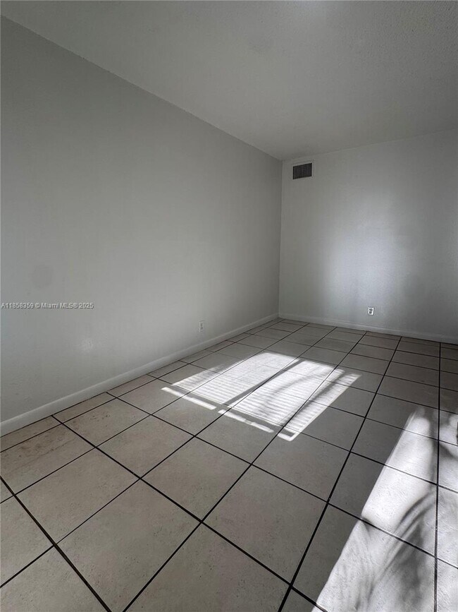 2331 Adams St in Hollywood, FL - Foto de edificio - Building Photo