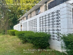 1376 Forest Glen Dr in Cuyahoga Falls, OH - Building Photo - Building Photo