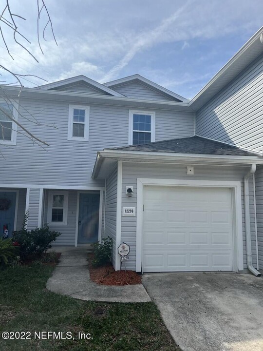 12296 Coconut Grove Ct in Jacksonville, FL - Foto de edificio