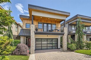 1240 4th St W in Kirkland, WA - Building Photo