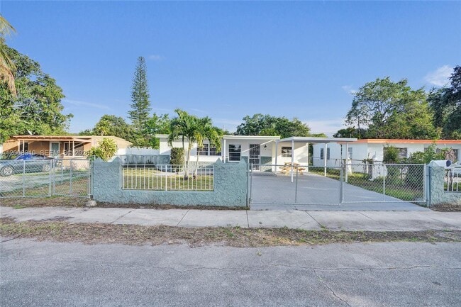 2100 Service Rd in Opa Locka, FL - Building Photo - Building Photo