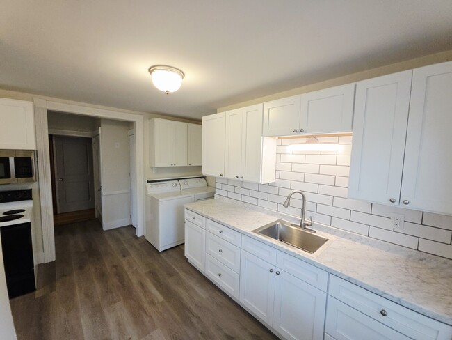 9 Gardner Pl, Unit 1R