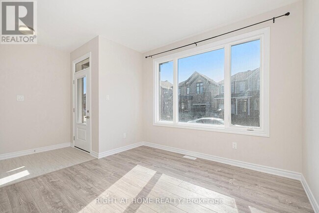 332 Peninsula Rd in Ottawa, ON - Building Photo - Building Photo