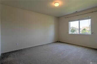 7644 Rushmore Ave NE in Lacey, WA - Building Photo - Building Photo