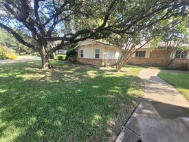 7708 Village Trail Dr in Dallas, TX - Building Photo