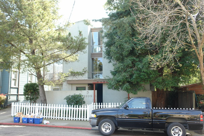 2020 Cedar St in Berkeley, CA - Building Photo - Building Photo