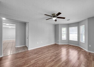 4 Little John Ln in Conroe, TX - Building Photo - Building Photo