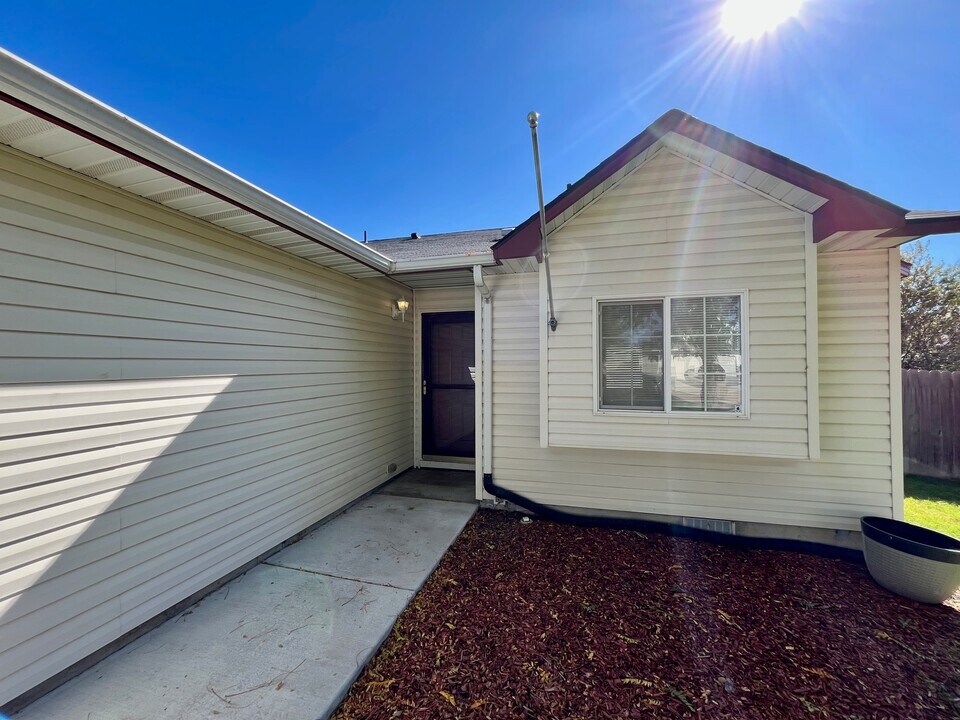 11657 Shelburne St in Caldwell, ID - Building Photo