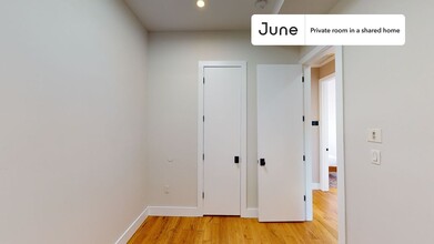 Private bedroom in 5 bed/2 bath Home in New York, NY - Building Photo - Building Photo