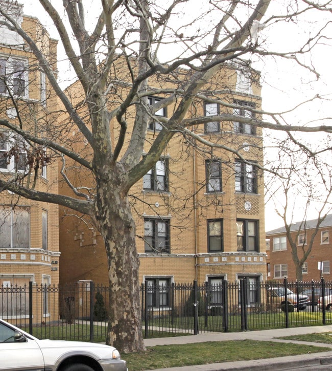 6101 N Claremont Ave in Chicago, IL - Building Photo - Building Photo