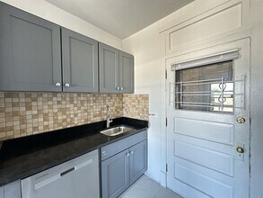 1319 W Estes Ave in Chicago, IL - Building Photo - Building Photo