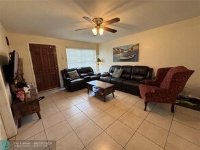 5737 Atlanta St in Hollywood, FL - Foto de edificio - Building Photo